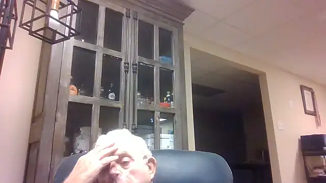 Snapshot of bootlegmanz chatting on 06-06-26, 10:14 bootlegmanz online show from 06-06-26, 10:14