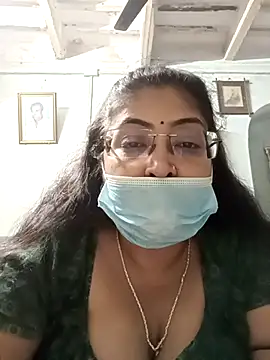 Snapshot of LAVERNIYA_ chatting on 02-04-25, 06:49 LAVERNIYA  online show from 02-04-25, 06:49