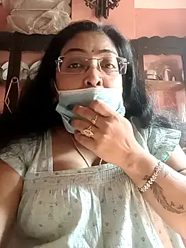 Snapshot of LAVERNIYA_ chatting on 02-14-25, 05:30 LAVERNIYA  online show from 02-14-25, 05:30