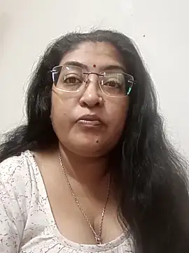 Snapshot of LAVERNIYA_ chatting on 10-15-25, 06:35 LAVERNIYA  online show from 10-15-25, 06:35
