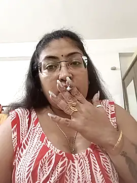 Snapshot of LAVERNIYA_ chatting on 10-25-25, 11:07 LAVERNIYA  online show from 10-25-25, 11:07