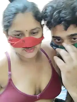 Snapshot of IND_COUPLE1 chatting on 12-21-24, 03:42 IND COUPLE1 online show from 12-21-24, 03:42