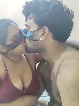 Snapshot of IND_COUPLE1 chatting on 12-22-24, 11:09 IND COUPLE1 online show from 12-22-24, 11:09