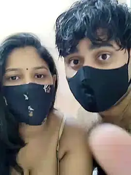 Snapshot of IND_COUPLE1 chatting on 12-28-24, 07:00 IND COUPLE1 online show from 12-28-24, 07:00