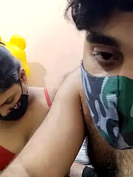 Snapshot of IND_COUPLE1 chatting on 12-29-24, 07:32 IND COUPLE1 online show from 12-29-24, 07:32