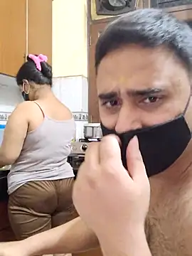 Snapshot of IND_COUPLE1 chatting on 02-26-25, 03:52 IND COUPLE1 online show from 02-26-25, 03:52