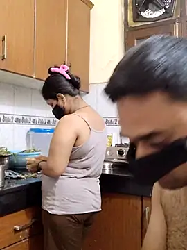 Snapshot of IND_COUPLE1 chatting on 02-28-25, 08:31 IND COUPLE1 online show from 02-28-25, 08:31