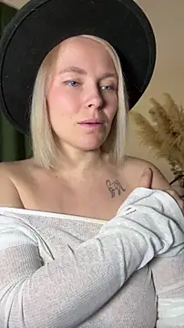 Charming Daphny online show from 04-10-26, 06:07