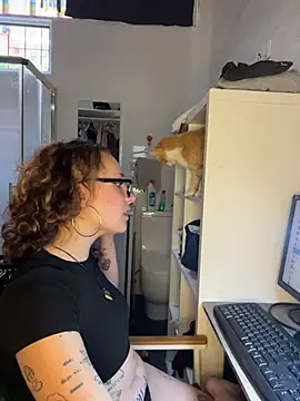 Snapshot of Hawitxui chatting on 11-11-25, 10:37 Hawitxui online show from 11-11-25, 10:37