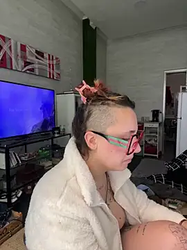 Snapshot of Hawitxui chatting on 12-15-25, 09:35 Hawitxui online show from 12-15-25, 09:35