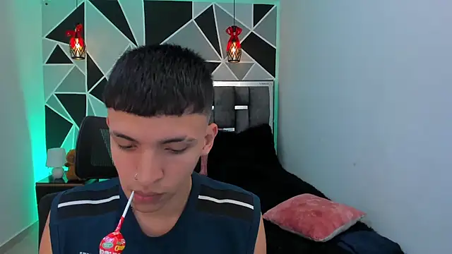 Snapshot of Juan_Nd_Steven chatting on 05-07-26, 11:43 Juan Nd Steven online show from 05-07-26, 11:43