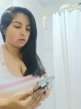Snapshot of _Angelinaandrade_ chatting on 07-10-26, 01:03 Angelinaandrade online show from 07-10-26, 01:03