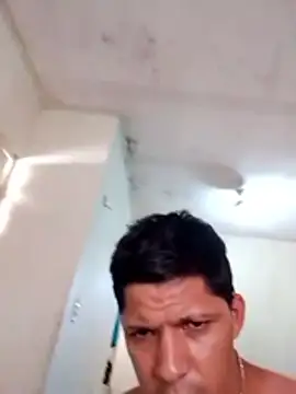 Snapshot of Alonsomadeira chatting on 05-28-26, 03:31 Alonsomadeira online show from 05-28-26, 03:31