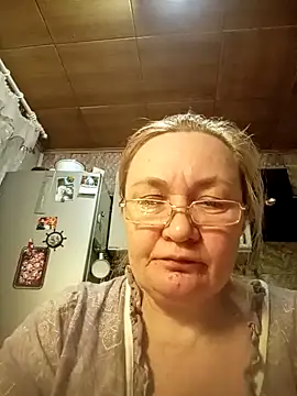 Snapshot of HelenaGlossX chatting on 01-14-25, 05:01 HelenaGlossX online show from 01-14-25, 05:01