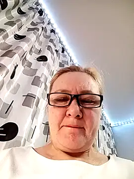 Snapshot of HelenaGlossX chatting on 01-30-25, 03:55 HelenaGlossX online show from 01-30-25, 03:55