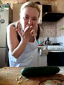 Snapshot of HelenaGlossX chatting on 02-20-25, 08:17 HelenaGlossX online show from 02-20-25, 08:17
