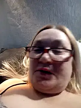 Snapshot of HelenaGlossX chatting on 02-24-25, 01:24 HelenaGlossX online show from 02-24-25, 01:24