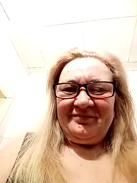 Snapshot of HelenaGlossX chatting on 03-20-25, 01:13 HelenaGlossX online show from 03-20-25, 01:13