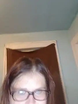Snapshot of mcv131985 chatting on 07-26-26, 03:58 mcv131985 online show from 07-26-26, 03:58