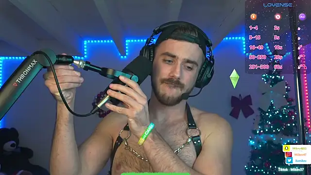 Snapshot of Mikev chatting on 12-12-24, 07:04 Mikev online show from 12-12-24, 07:04