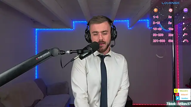 Snapshot of Mikev chatting on 03-06-25, 07:10 Mikev online show from 03-06-25, 07:10