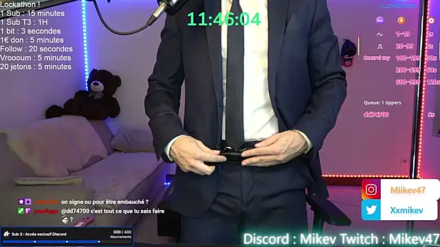 Snapshot of Mikev chatting on 10-13-25, 06:08 Mikev online show from 10-13-25, 06:08