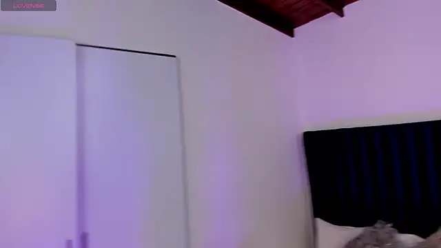 Snapshot of sophiieTaylor1 chatting on 02-12-26, 04:07 sophiieTaylor1 online show from 02-12-26, 04:07