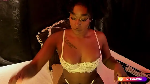 MiaKnox online show from 02-19-26, 12:06