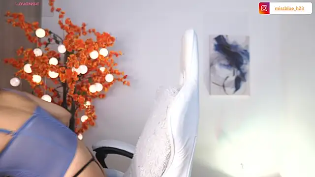 Snapshot of VictoriaHiill chatting on 10-21-25, 05:24 VictoriaHiill online show from 10-21-25, 05:24