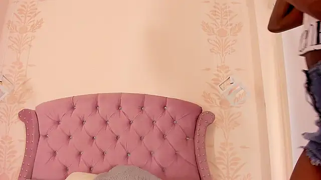 DaphneLloyd online show from 09-29-25, 08:02