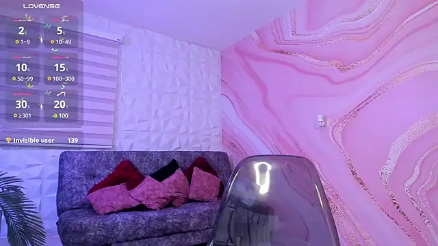 Snapshot of SaraaMills chatting on 01-11-25, 01:48 SaraaMills online show from 01-11-25, 01:48