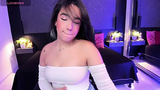 SaraaMills online show from 05-15-26, 03:46