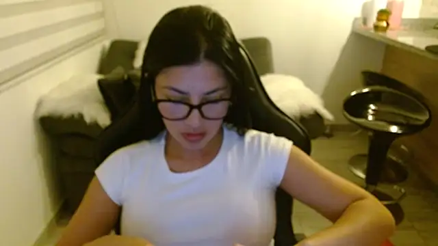 Charlotte cute18 online show from 06-14-26, 02:46
