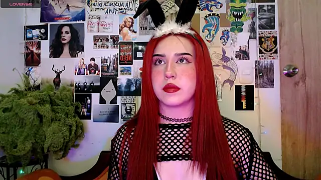 Snapshot of Sunny-hott chatting on 11-23-25, 10:42 Sunny-hott online show from 11-23-25, 10:42