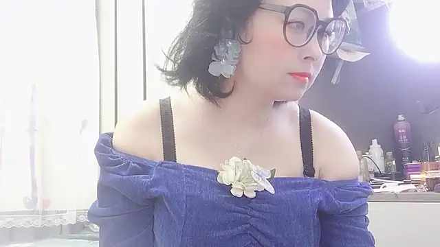 Hanicarrot online show from 02-24-25, 04:26