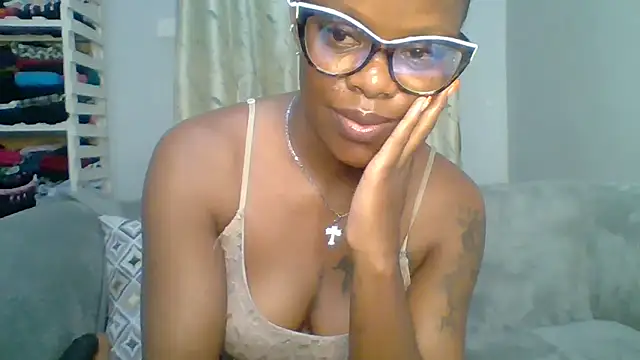 Petite 254 online show from 04-21-26, 12:23