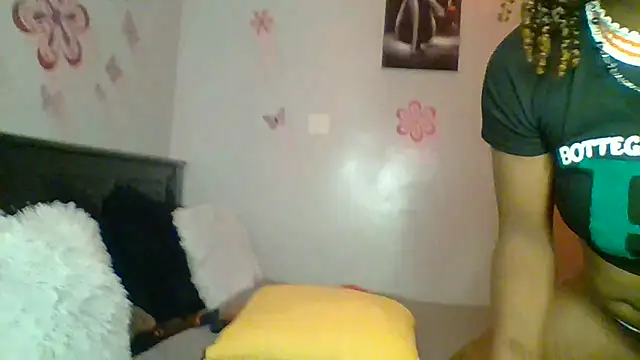 Snapshot of Petite_254 chatting on 07-27-26, 11:45 Petite 254 online show from 07-27-26, 11:45