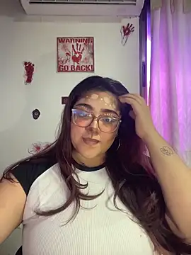 Snapshot of KathyGonzalez chatting on 10-31-25, 03:35 KathyGonzalez online show from 10-31-25, 03:35