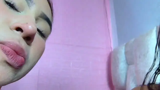 strawberrymia68 online show from 03-01-25, 01:07