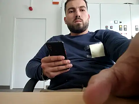 Leonormaldick online show from 10-30-25, 02:07