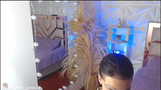 Jonesliam23 online show from 10-17-25, 07:27