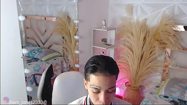 Jonesliam23 online show from 11-11-25, 07:47