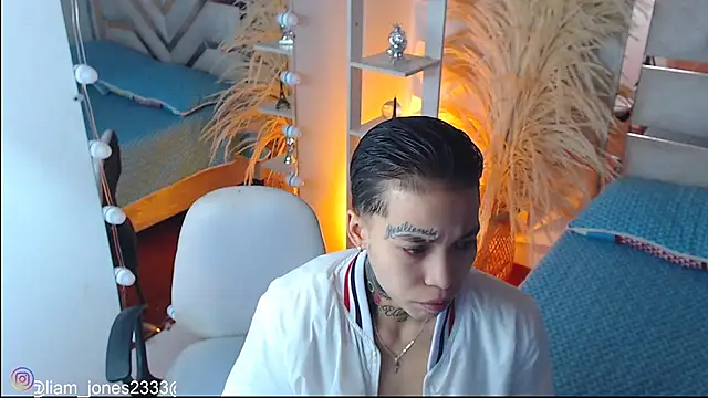 Jonesliam23 online show from 11-21-25, 07:23