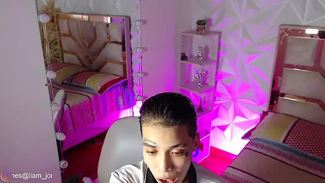 Jonesliam23 online show from 04-17-26, 07:39