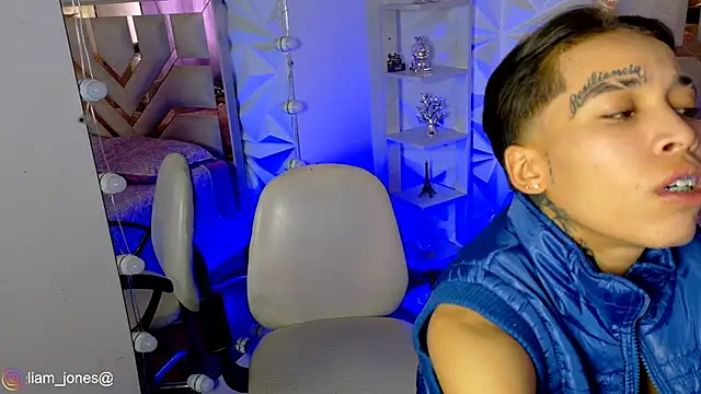 Jonesliam23 online show from 05-21-26, 07:54