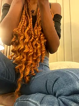 Snapshot of adaraSmiith chatting on 09-25-25, 12:31 adaraSmiith online show from 09-25-25, 12:31