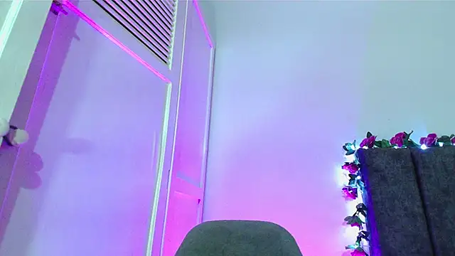 Snapshot of EmilyMeoww chatting on 02-24-25, 10:36 EmilyMeoww online show from 02-24-25, 10:36