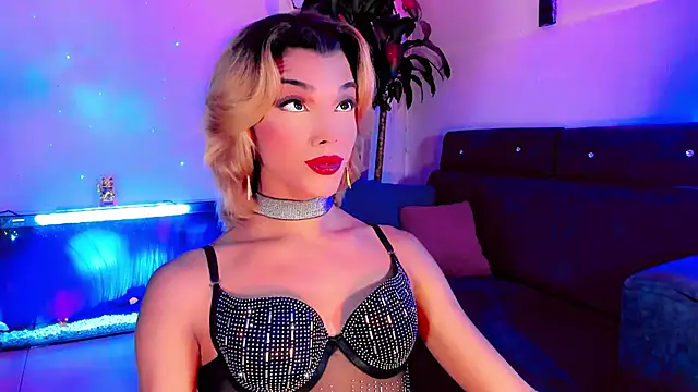 Snapshot of the-horus-girl chatting on 10-10-25, 01:59 the-horus-girl online show from 10-10-25, 01:59