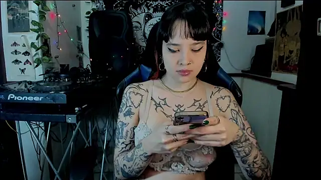 Demongirl6666 online show from 03-20-25, 12:30