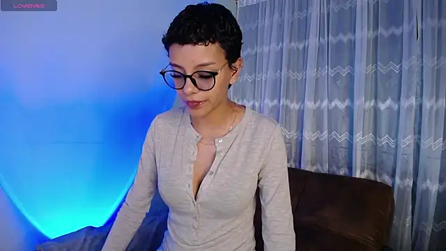 Snapshot of peyton_golden1 chatting on 02-06-25, 04:10 peyton golden1 online show from 02-06-25, 04:10